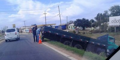 Acidente na BR-116, no trevo de acesso Norte de Camaquã, deixa três pessoas feridas
