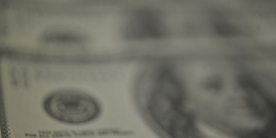 Dólar passa de R$ 3,45 e fecha no maior valor em 16 meses
