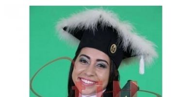 Homenagem da família pela Colação de Grau de Deise Santos - licenciatura em Educação Física