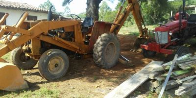 Retroescavadeira com identificação adulterada é encontrada em Mariana Pimentel