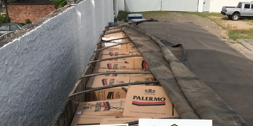 Camaquense e lourenciano são presos com carga de 100 mil maços de cigarros em Capão do Leão