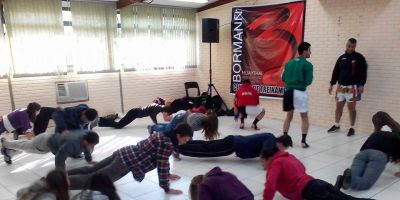 Camaquã - equipe Bormann de Muaythai Tradicional participa de oficina no Instituto Cônego Walter