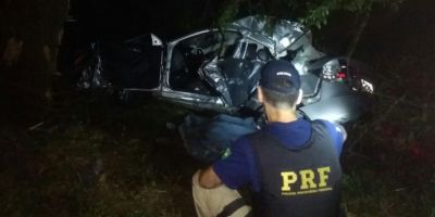 Dois jovens morrem e uma fica ferida em acidente na BR-290, em Eldorado do Sul