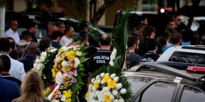 VÍDEO: forças de segurança se despedem do policial civil com "sirenaço"