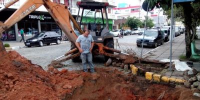 Ruas Colômbia e Antônio José Centeno recebem serviços de drenagem em Camaquã
