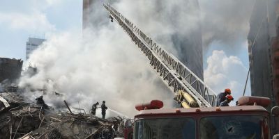 Bombeiros retiram primeiro corpo de escombros de prédio em SP