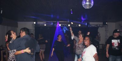 FOTOS e VÍDEO: “Good Times” agitou a festa no Clube da Cohab em Camaquã