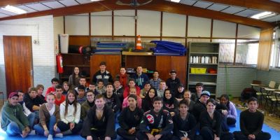 Camaquã - apresentação do Dojo Sabres de Artes Marciais no Instituto Educacional Cônego Walter