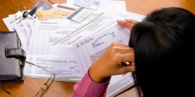 Percentual de famílias gaúchas endividadas fica em 65,7% em abril, aponta a Fecomércio-RS