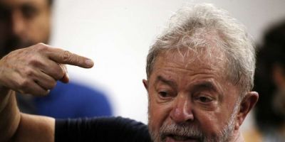 Em carta à Gleisi Hoffmann, Lula reafirma que é candidato