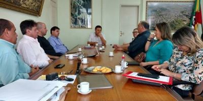 Encontro entre vereadores, empresários e prefeito discute abertura de comércios aos domingos e feriados