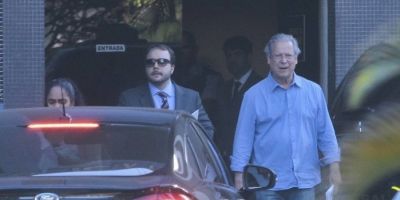 José Dirceu tem até 17h para se entregar à Polícia Federal