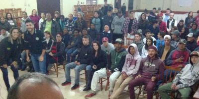 Polícia Civil realiza palestra sobre prevenção às drogas na escola Ana Tomázia em Camaquã