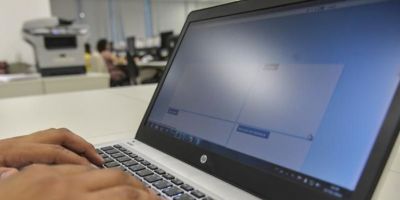 Tempo gasto em computadores afeta bem-estar de jovens, diz pesquisa