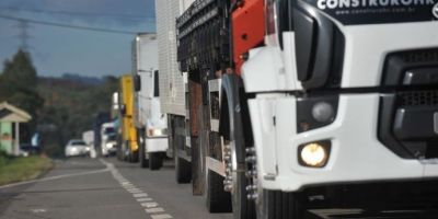 Caminhoneiros realizam protestos em estradas de ao menos 9 cidades gaúchas
