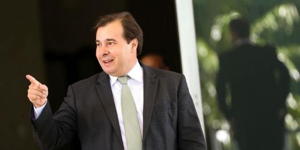 Governo vai zerar Cide sobre a gasolina e o diesel, diz Rodrigo Maia