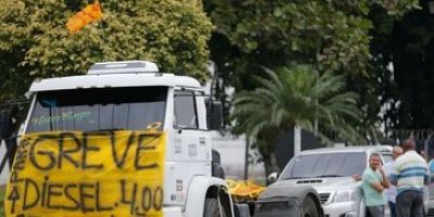 Governo pede trégua, mas reunião com caminhoneiros termina sem acordo