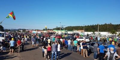 Mais de 30 cidades gaúchas registram manifestações em apoio aos caminhoneiros