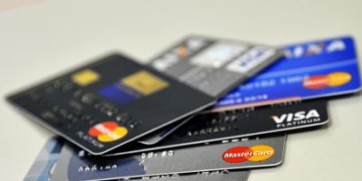 Devedor no rotativo do cartão pagará taxa igual a de cliente regular