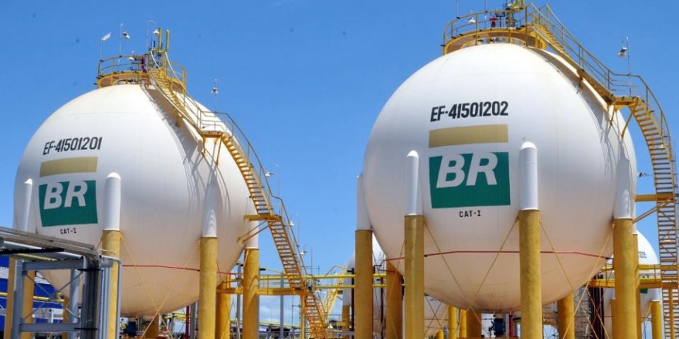 Petrobras aumenta preço da gasolina em 2,25% nas refinarias
