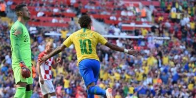 A 14 dias da estreia do Brasil na Copa, Neymar volta e garante vitória da seleção