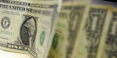 Dólar fecha novamente em alta e chega a R$ 3,83