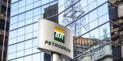 Petrobras reduz em 0,49% preço da gasolina nas refinarias