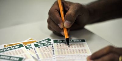 Mega-Sena acumulada pode pagar R$ 9,5 milhões neste sábado