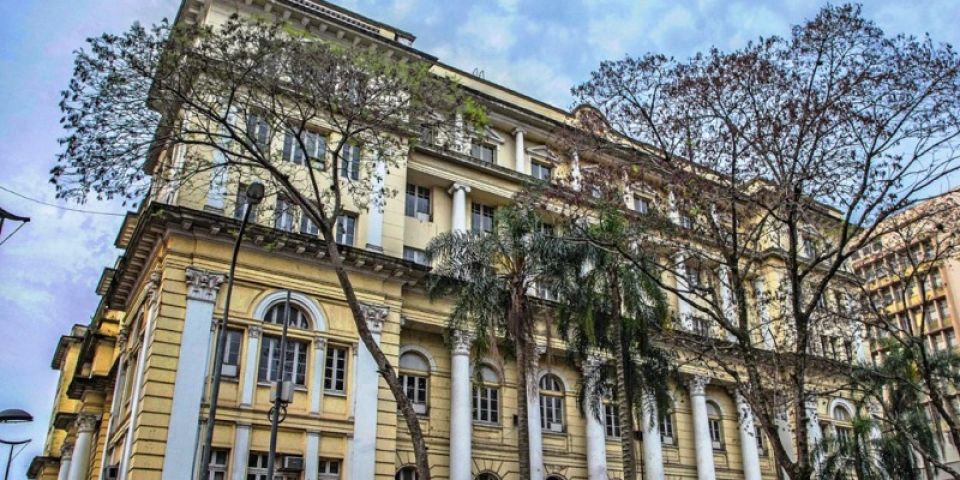 Estado quita salários de até R$ 5 mil nesta segunda-feira