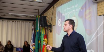 Cerca de 150 jovens participam da 1ª Jornada do Empreendedorismo em Camaquã