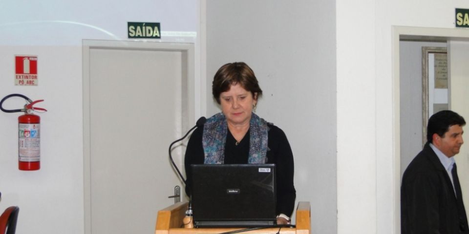 Contadora da Prefeitura de Camaquã é homenageada pela Câmara pelos 25 anos de trabalho no serviço público