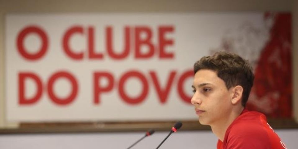 Sarrafiore se define como um jogador que “gosta de ter a bola”