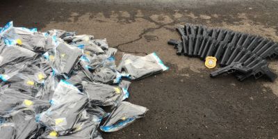 Polícia Civil de Camaquã e PRF apreendem medicamento de venda proibida e simulacros de arma
