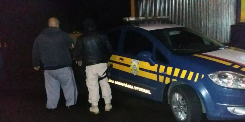 PRF prende novamente motorista de caminhão que causa acidente dirigindo embriagado