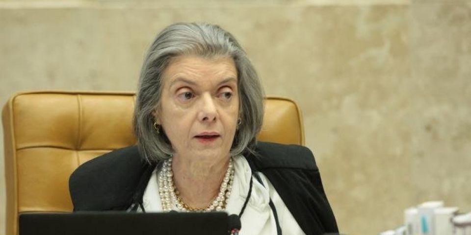 Carmén Lúcia passa por "saia justa" ao ocupar Presidência interinamente