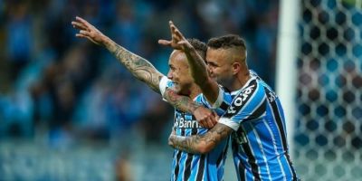 Grêmio vence o São Paulo de virada, em noite inspirada de Éverton