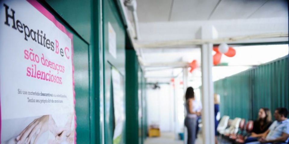 Hepatite: OMS pede urgência para ampliar testes e acesso a tratamento