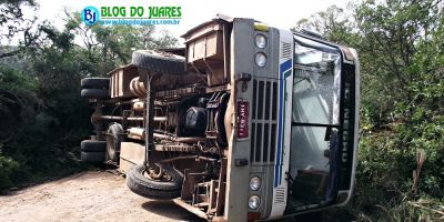 Camaquã - ônibus tomba e deixa 3 pessoas feridas na localidade de Capelinha Santo Antônio