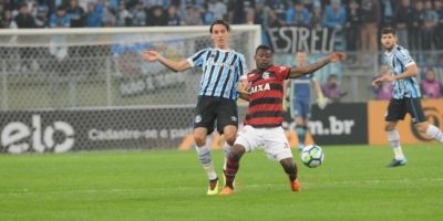 Grêmio sai na frente, mas é dominado pelo Flamengo, sofre empate e se complica