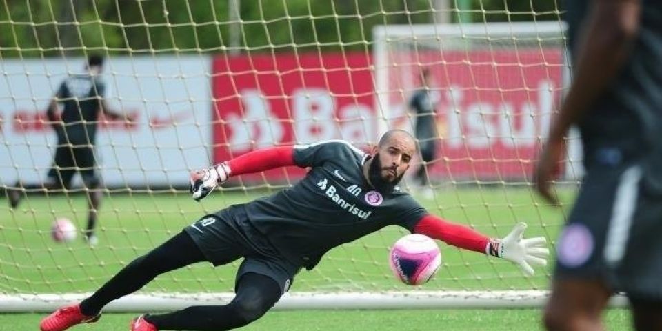 Danilo Fernandes sofre lesão no ombro e não deve mais jogar em 2018