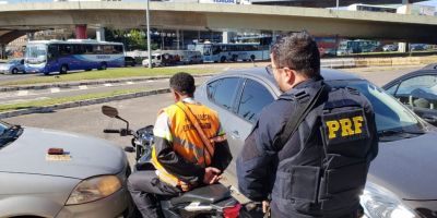 Polícia Rodoviária Federal prende falso agente de trânsito em Porto Alegre