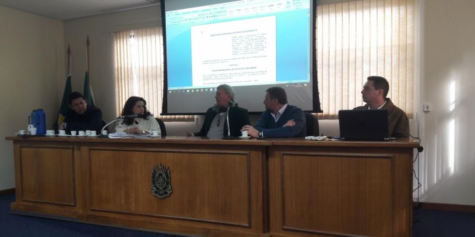 Membros do Poder Legislativo participam de audiência na Promotoria de Justiça sobre instalação do Procon em Camaquã