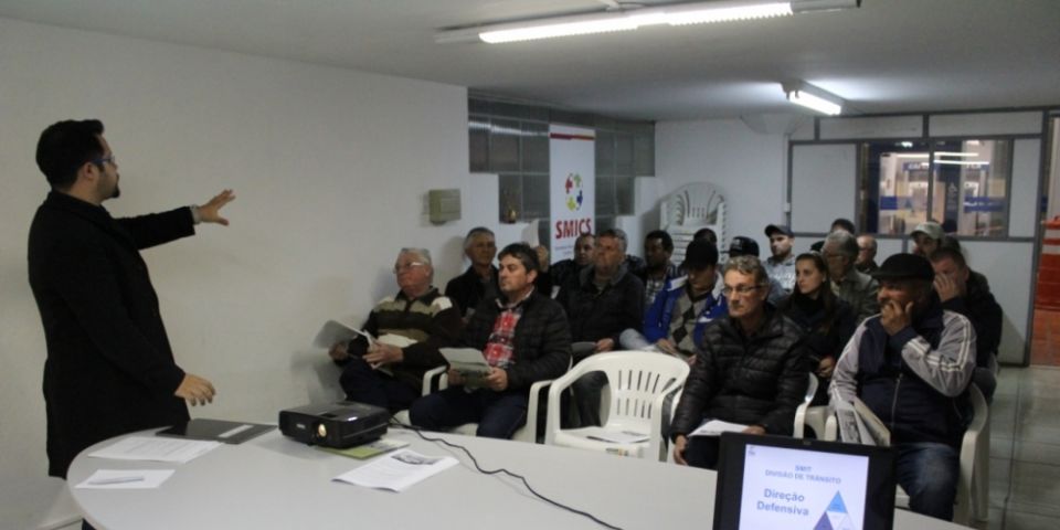 Divisão de Trânsito de Camaquã realiza palestra sobre Direção Defensiva para taxistas