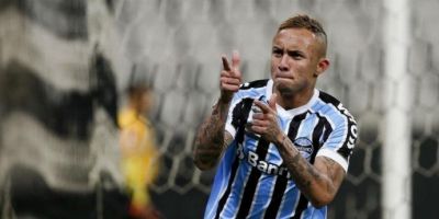 Com mudanças no time, Grêmio vence o Corinthians em São Paulo