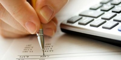 Atraso na quitação de empréstimos deixou 35% dos consumidores negativados, revelam CNDL/SPC Brasil