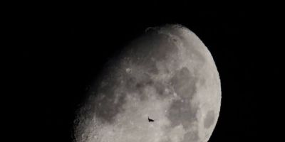 Nasa informa que a lua tem dois depósitos de gelo