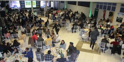 FOTOS: ocorre agora à noite o 42º Encontro de Negócios da Afubra, na Acic em Camaquã