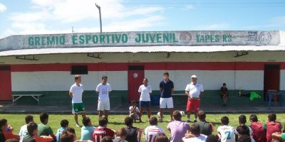 Tapes - Juvenil estreia no estádio Capitão Mattos, no Campeonato Metropolitano de Futebol Infantil 2014