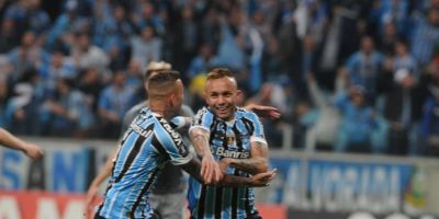 Grêmio sofre, luta, supera Estudiantes nos pênaltis e segue na Libertadores