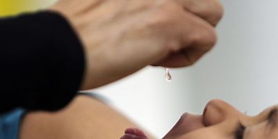Postos de saúde abrem no sábado para vacinar contra pólio e sarampo